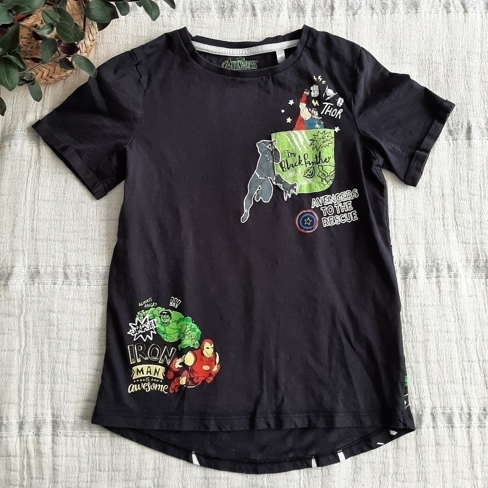 Marvel Avengers t-shirt size 8